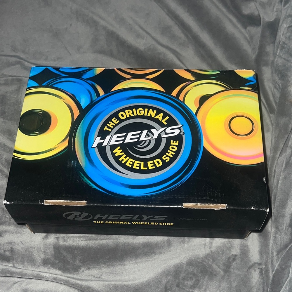 Heelys Vibrant Wheeled Shoe Box with Blue and Yellow Accents